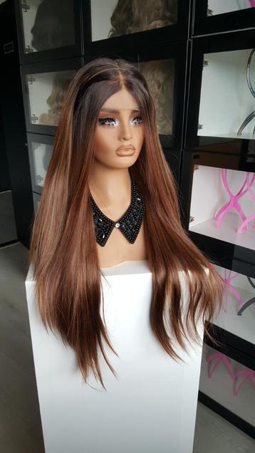 UITVERKOOP! Basic Lace Pruik: Uitgroei / Bruin gemeleerd beschikbaar voor biedingen