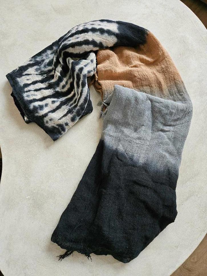 Sarong uit Bali 1 Sjaal, Kleding | Dames, Mutsen, Sjaals en Handschoenen, Nieuw, Sjaal, Maat 38/40 (M), Ophalen of Verzenden