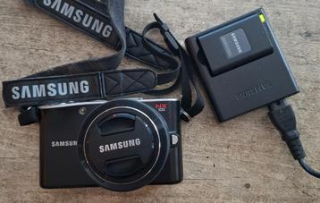 Samsung NX100 Camera + 20-50mm Lens  beschikbaar voor biedingen