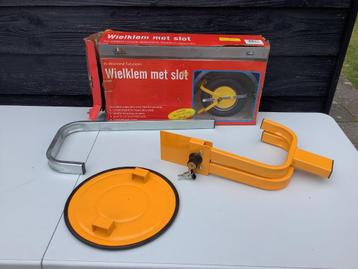 Degelijk Wielklem met slot beschikbaar voor biedingen