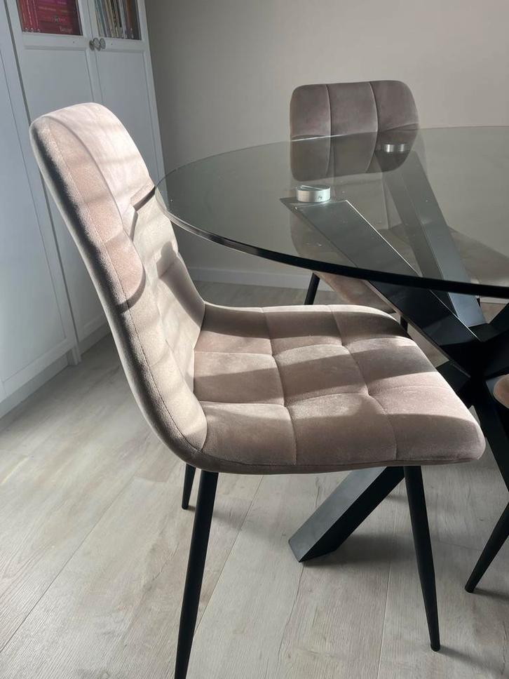 4x Suede Eetkamerstoelen Zand/Taupe kleur, Huis en Inrichting, Stoelen, Zo goed als nieuw, Vier, Stof, Overige kleuren, Ophalen