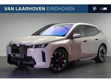 BMW iX xDrive60 M Sport / Panoramadak Sky Lounge / M Multifu beschikbaar voor biedingen