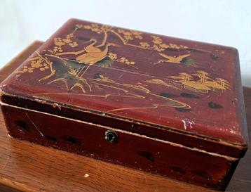 Antieke Japanse rode lakdoos sierraden doos kistje vintage beschikbaar voor biedingen