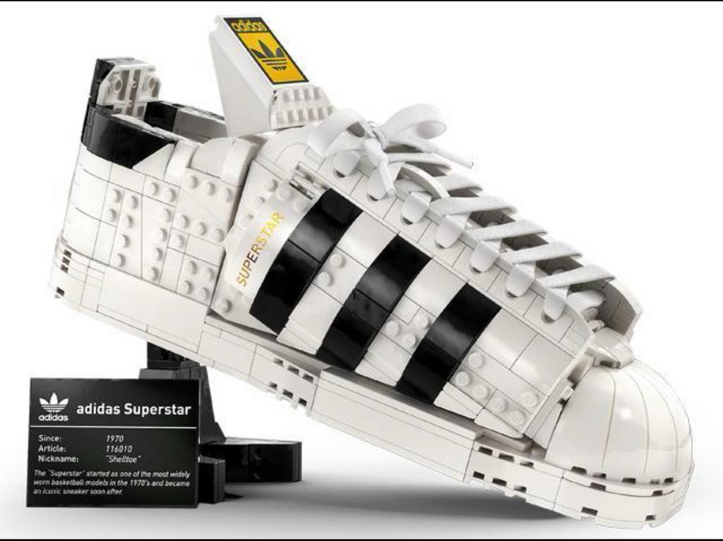Lego set 10282 Adidas sneakers, Ophalen of Verzenden, Zo goed als nieuw