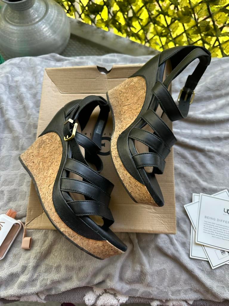 Uggs sleehakken maat 40 met kurken zool en leer, Ophalen of Verzenden, Zo goed als nieuw, Zwart, Sandalen of Muiltjes