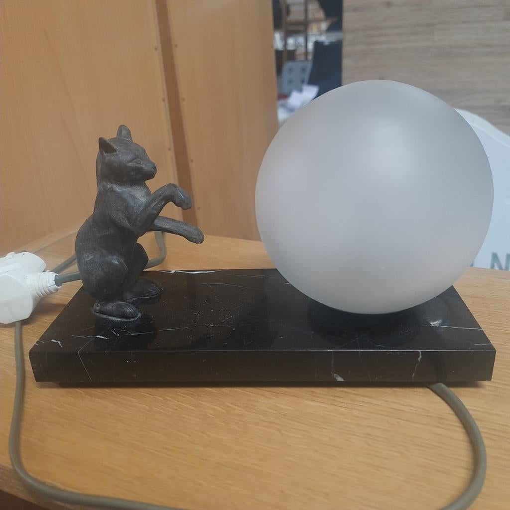 Art Deco tafellamp jonglerende kat met bol op marmeren Voet, Ophalen of Verzenden