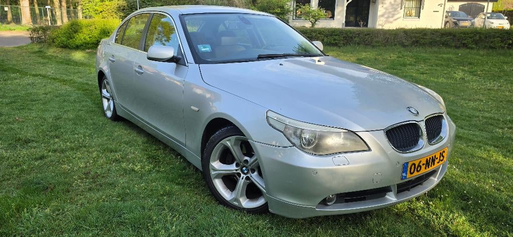 BMW 5-Serie 2.2 I 520 AUT 2004 Grijs AUT Airco, Nieuwe Apk, Auto's, Grijs, Particulier, 170 pk, Sedan