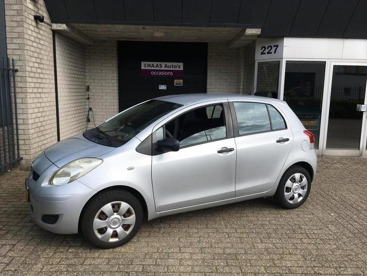 Toyota Yaris 1.0 VVTi Acces / 5 DEUREN / ZUINIG / AIRCO / AP, Auto's, Toyota, Bedrijf, Te koop, Yaris, ABS, Airbags, Airconditioning