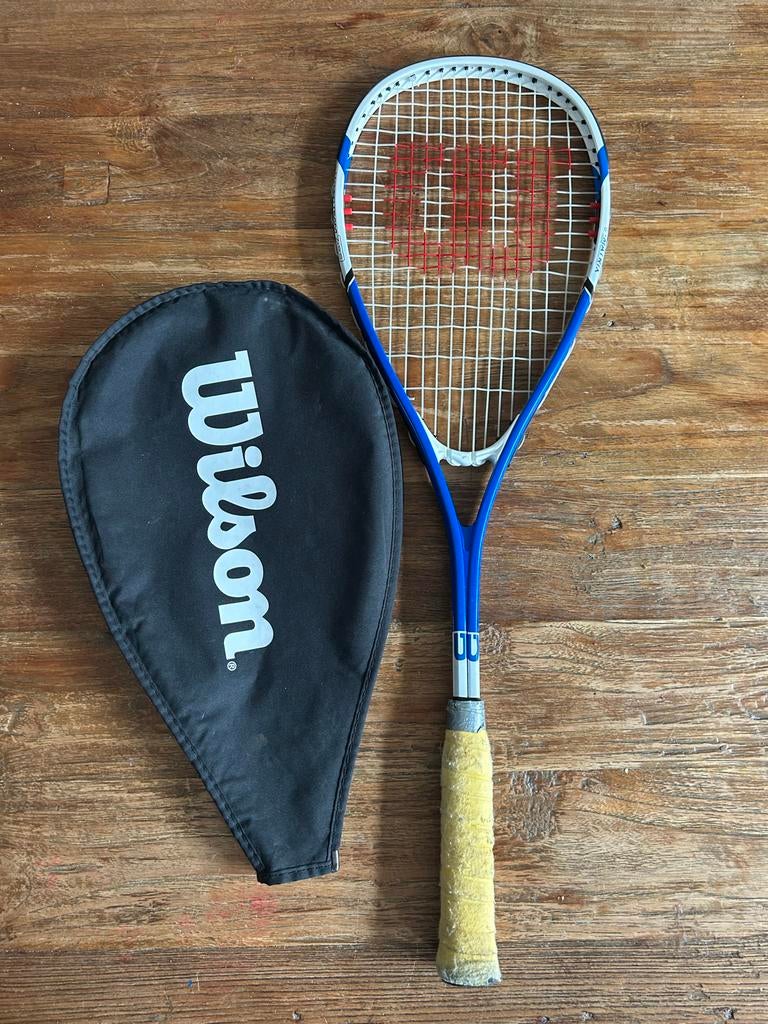 Wilson Hyper Team 700 Squash Racket met hoes, Sport en Fitness, Squash, Ophalen of Verzenden, Gebruikt, Racket, Met hoes