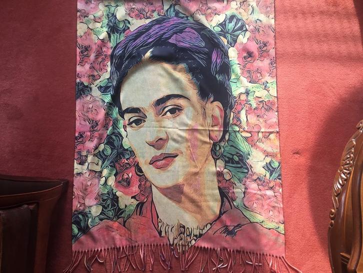 Nieuwe omslagdoek van Frida Kahlo, Kleding | Dames, Mutsen, Sjaals en Handschoenen, Nieuw, Sjaal, Maat 46/48 (XL) of groter, Ophalen of Verzenden