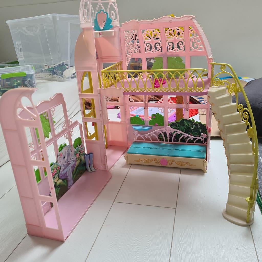 Barbiehuis - Gratis af te halen (gebruikerssporen), Kinderen en Baby's, Speelgoed | Poppenhuizen, Ophalen, Gebruikt, Poppenhuis
