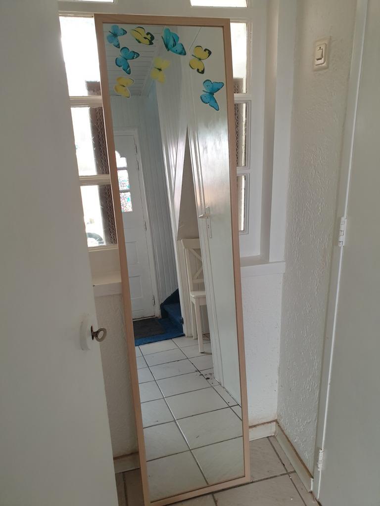 Ikea Stave spiegel met lichte houten omlijsting, Huis en Inrichting, Woonaccessoires | Spiegels, Ophalen, Zo goed als nieuw, 50 tot 75 cm