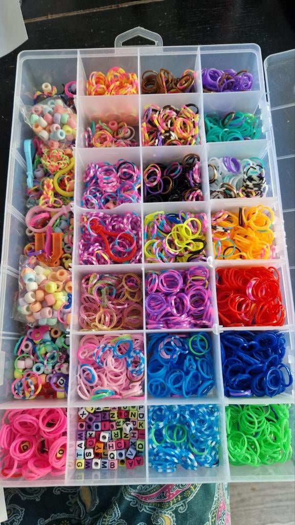 Grote set Loom Bands met kralen en opbergdoos, Ophalen of Verzenden, Zo goed als nieuw, Knutselen