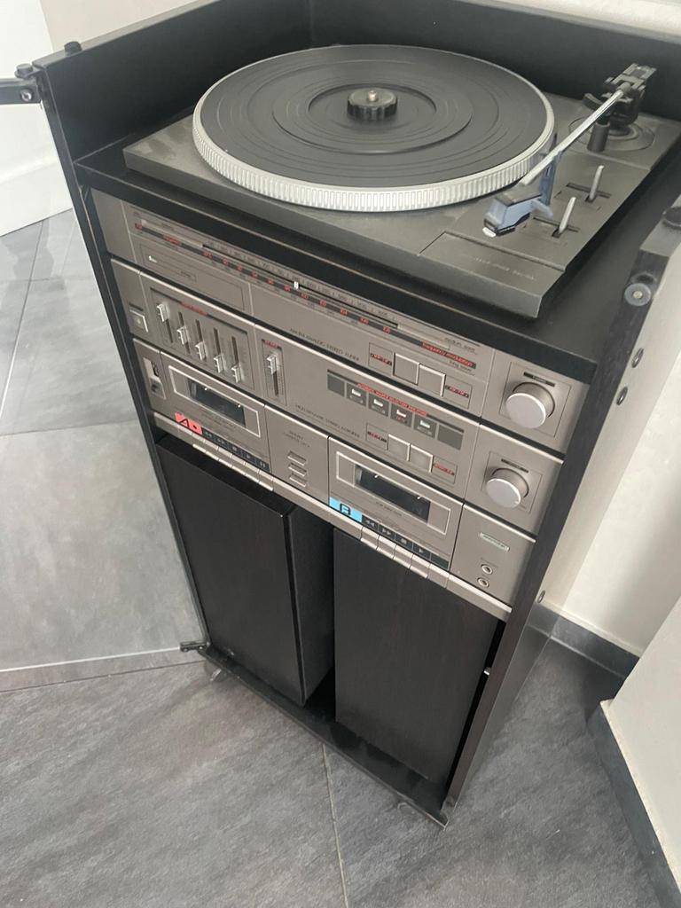 hifi toren met platenspeler, radio en cassettedeck +speakers, Ophalen, Zo goed als nieuw