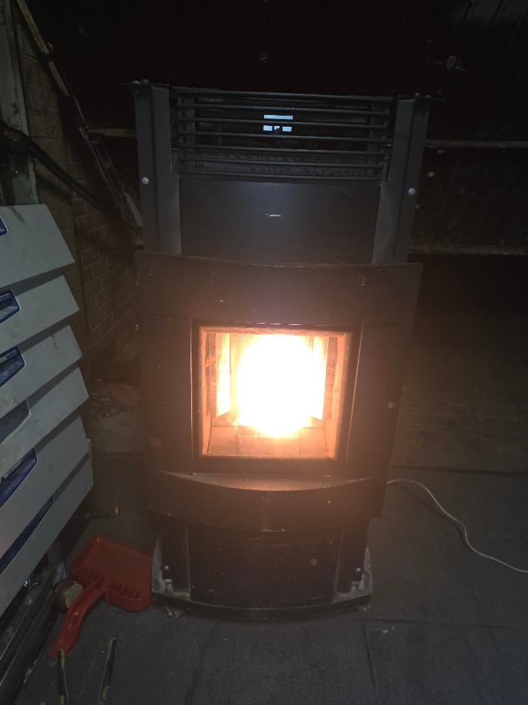 mcz arthos 11.5kw met kanalisatie, Huis en Inrichting, Kachels, Ophalen, Zo goed als nieuw, Overige brandstoffen, Pelletkachel