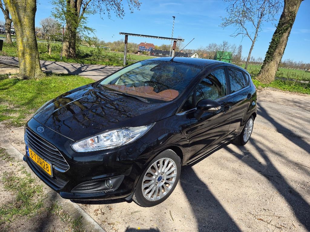 Ford Fiësta 1.0 Eco Boost Titanium. VERKOCHT., Auto's, Voorwielaandrijving, Stof, 40 €/maand, 100 pk