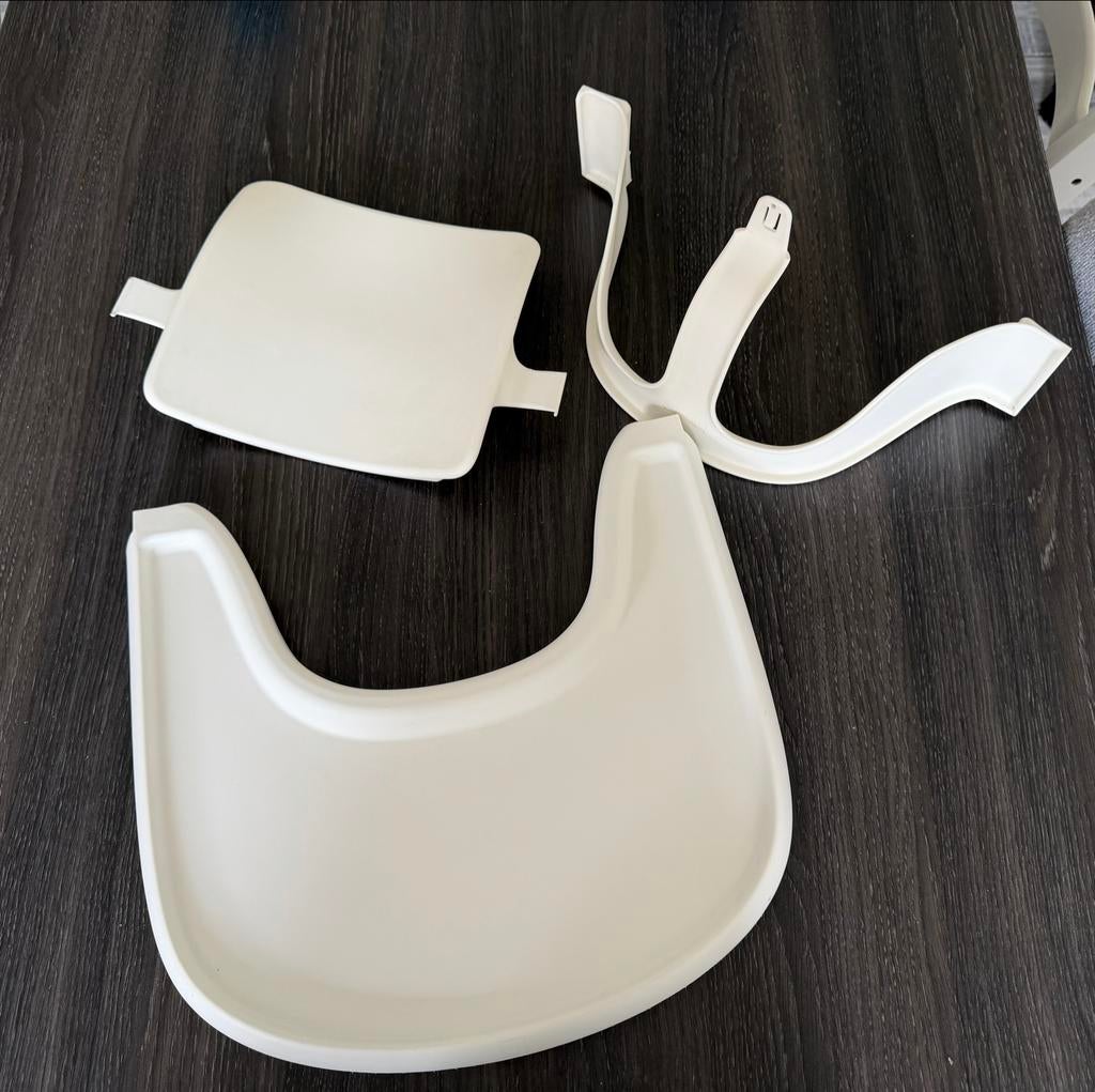 Stokke babyset met tray, wit, Kinderen en Baby's, Kinderstoelen, Ophalen, Gebruikt, Meegroeistoel, Afneembaar eetblad