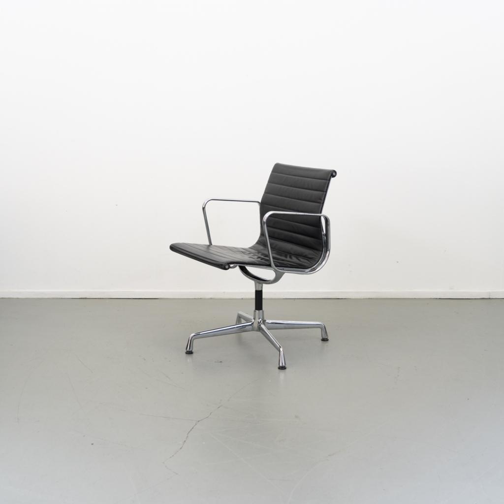 38x Vitra Eames EA 107 Stoel Zwart Leer - Chroom, Niet ingevuld, Zwart, Niet ingevuld, Ophalen of Verzenden