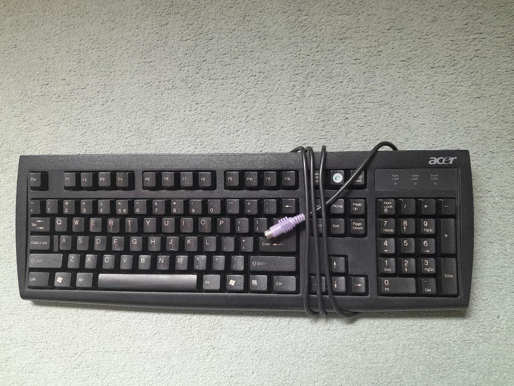 Diverse toetsenborden en muizen met ps2 aansluiting, Ophalen of Verzenden, Qwerty, Gebruikt, Bedraad