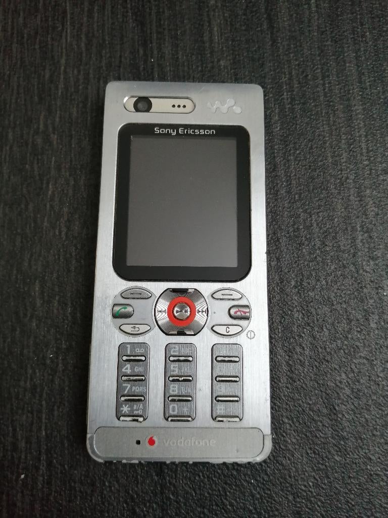 WEG=WEG!! VINTAGE ZILVERKLEURIG SONY ERICSSON MOBILE PHONE, Ophalen of Verzenden, Gebruikt