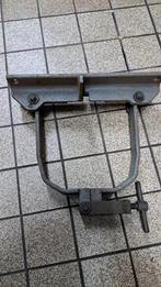 Vw gereedschap matra 352 ophangbeugel versnellingsbak, Ophalen