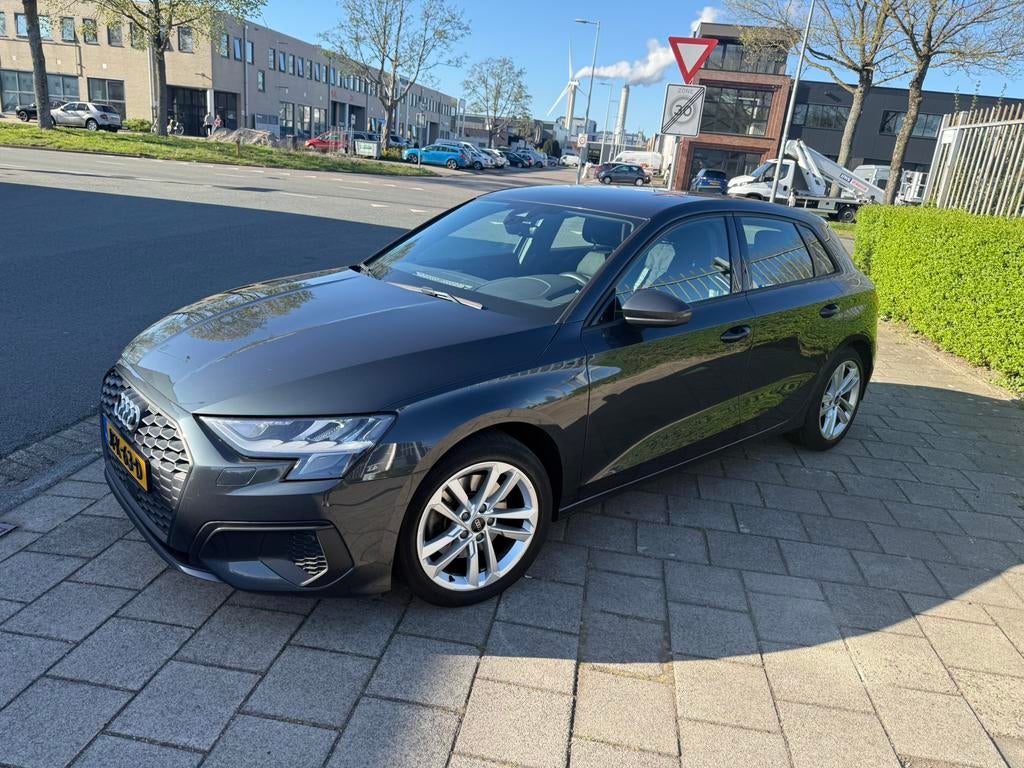 Audi A3 35 Tfsi 150pk Mhev S-tronic 2021 Grijs, Auto's, Stof, 1498 cc, 4 cilinders, 690 kg
