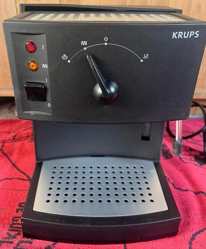 Te koop; hele nette KRUPS koffieautomaat FNC1 NOVO PLUS, Ophalen, Zo goed als nieuw, Krups, Waterreservoir