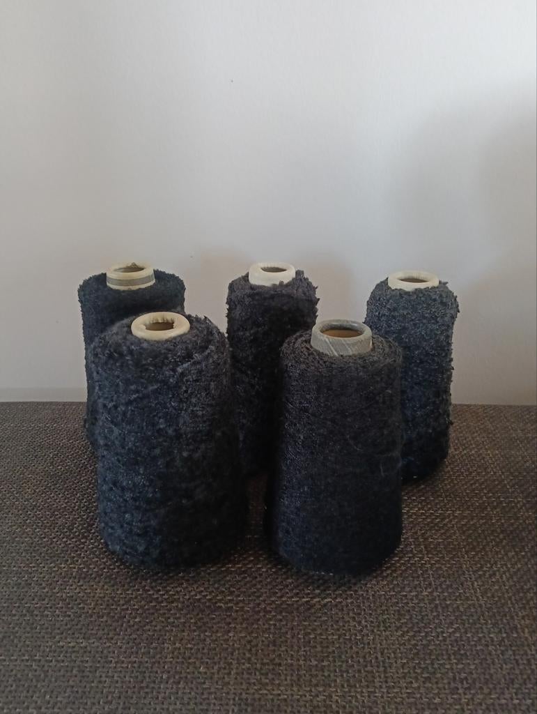 5 Conen Bouclé Breimachine Garens - Warm & Zacht, Ophalen of Verzenden, Gebruikt, Breien, Wol of Garen