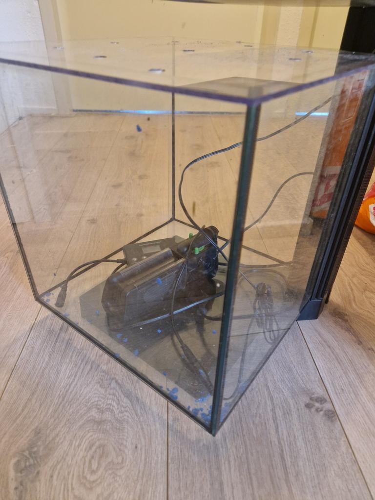 Aquarium met pomp, Dieren en Toebehoren, Vissen | Aquaria en Toebehoren, Ophalen, Zo goed als nieuw, Leeg aquarium