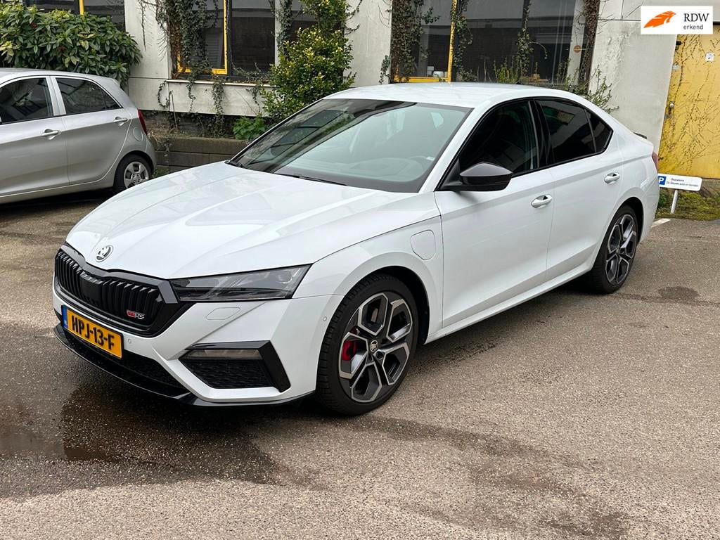 Skoda Octavia 1.4 TSI RS iV PHEV Business/ 245PK/ Recent gro, Gebruikt, Euro 6, Wit, Plug-in hybride