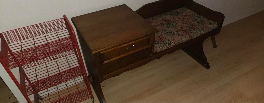 Antiek kastje/bankje met gestoffeerde zitting, Ophalen