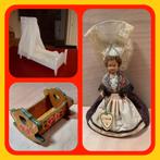 132. pop wiegjes 2 stuks / Klederdracht pop / grote pop, Ophalen of Verzenden, Zo goed als nieuw, Pop