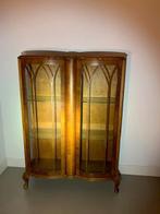 Vitrine kast engels noten hout, Ophalen, 1 of 2 laden, 100 tot 150 cm, 50 tot 100 cm