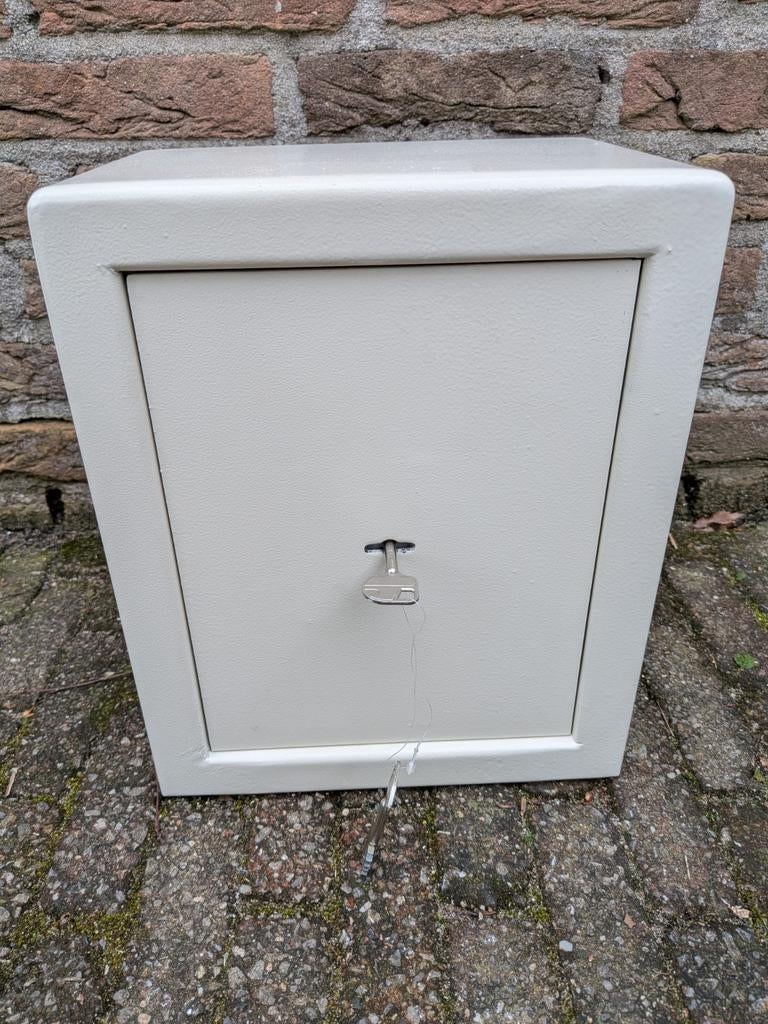 Zeer nette en inbraakwerende kluis, Ophalen, Zo goed als nieuw