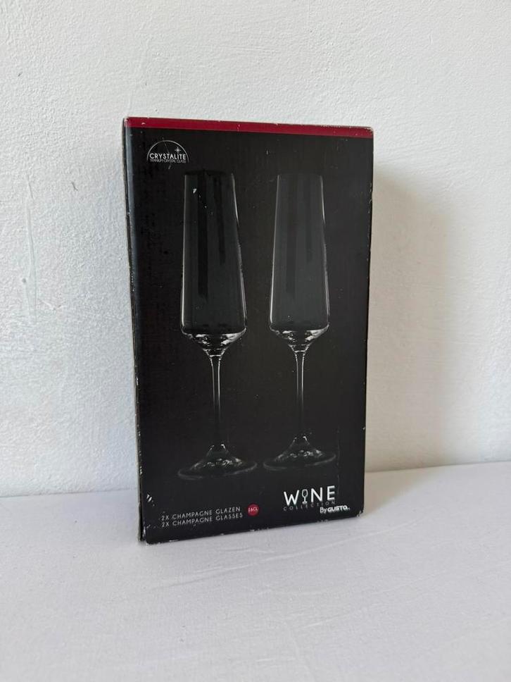 2x Nieuwe Gusta crystalite champagneglazen, Huis en Inrichting, Keuken | Servies, Nieuw, Glas of Glazen, Overige stijlen, Glas