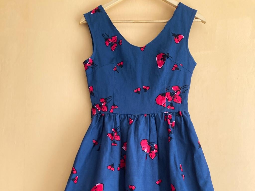 Retro Jurk van Lindy Bop Maat S/36, Blauw, Ophalen of Verzenden, Zo goed als nieuw, Knielengte