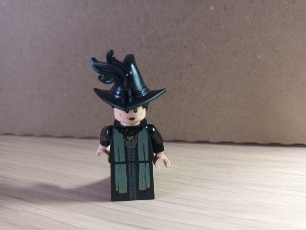 Lego hp 355 minifiguur met hoed, Ophalen of Verzenden, Meisje