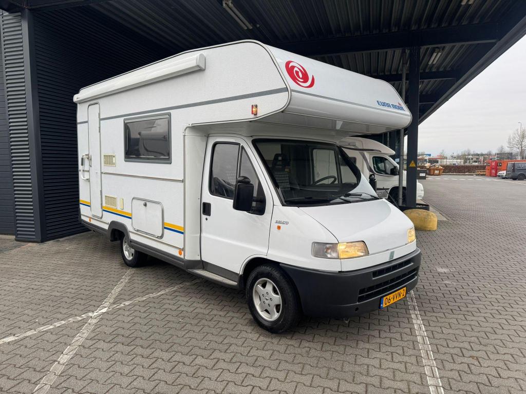 Eura Mobil S585 LS, zeer netjes!, Caravans en Kamperen, Campers, Alkoof, Ringverwarming, Fiat, Treinzit