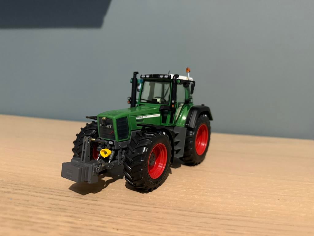 Fendt 824, Ophalen of Verzenden, Zo goed als nieuw, Tractor of Landbouw, Overige merken