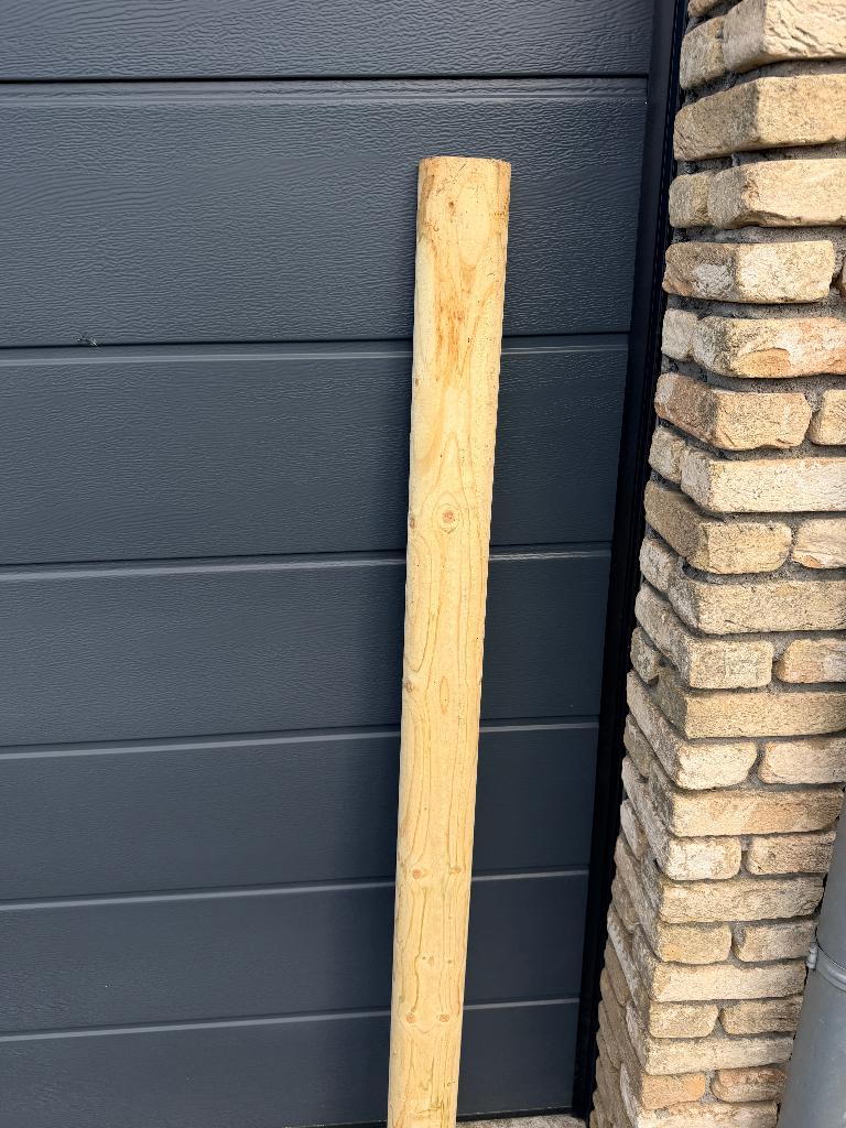 Houten paal / rondhout – ca. 2 meter ong. 50 stuks, Tuin en Terras, Ophalen, Palen, Zo goed als nieuw, Hardhout