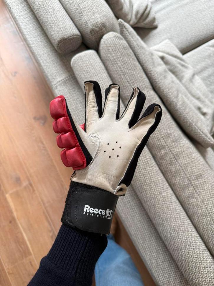Reece Australia hockey handschoen beschermer, Sport en Fitness, Hockey, Zo goed als nieuw, Overige typen, Ophalen of Verzenden