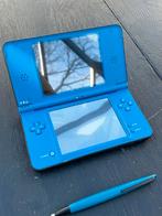 Nintendo DSi XL te koop, Spelcomputers en Games, Spelcomputers | Nintendo DS, Ophalen of Verzenden, Zo goed als nieuw, Blauw, Dsi