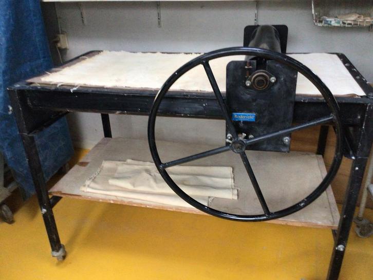 Kleiwals Roderveld - lang 136cm , breed 73,5 cm , hoog 95 cm, Hobby en Vrije tijd, Pottenbakken, Gebruikt, Ophalen