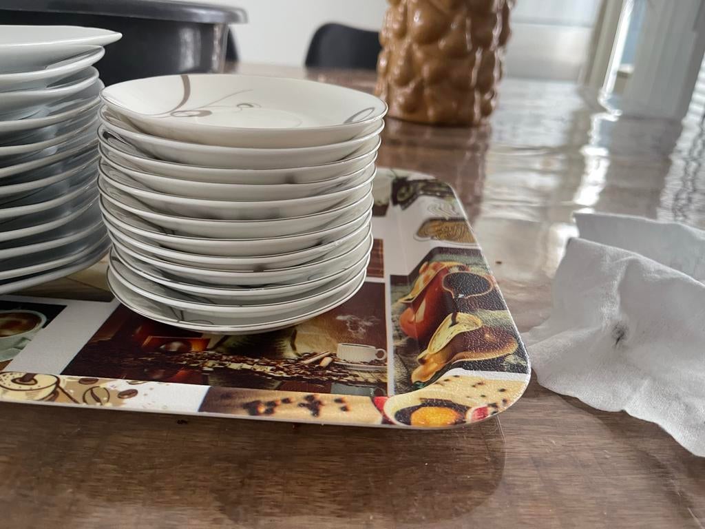 Karaca theekopjes met schotels, Gebruikt, Keramiek, Ophalen of Verzenden, Overige stijlen