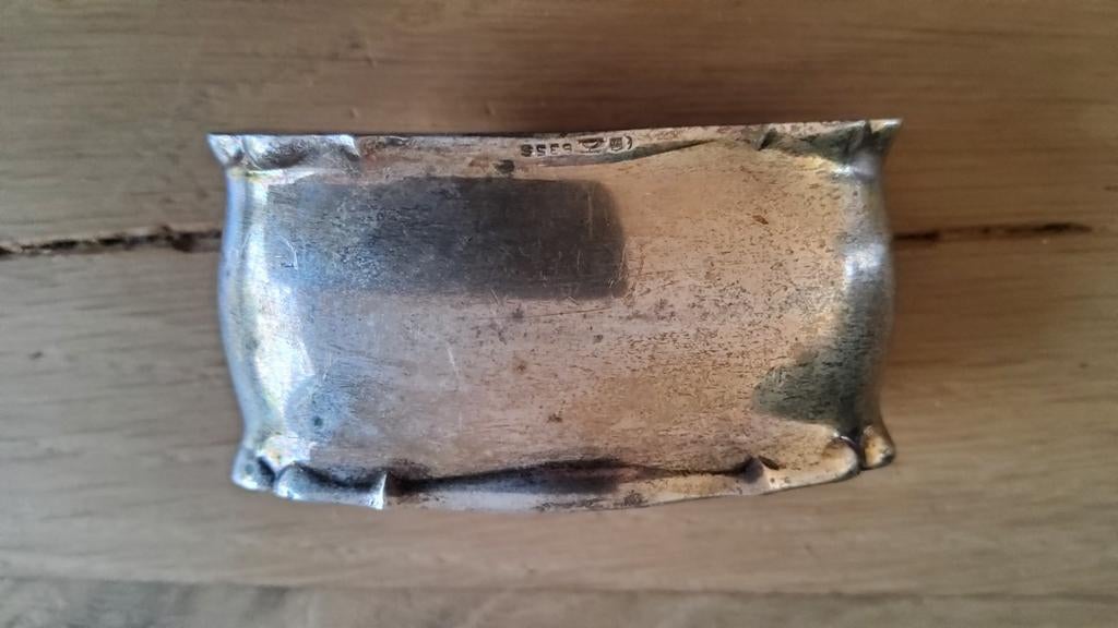 Oude retro zilveren servetring met 4 zilver merkjes., Ophalen of Verzenden, Zilver