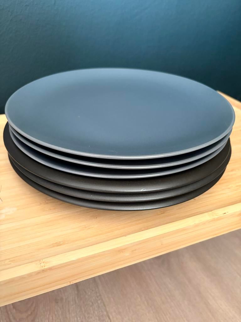 Zes IKEA borden - grijs en antraciet, Ophalen, Gebruikt, Keramiek, Bord(en)
