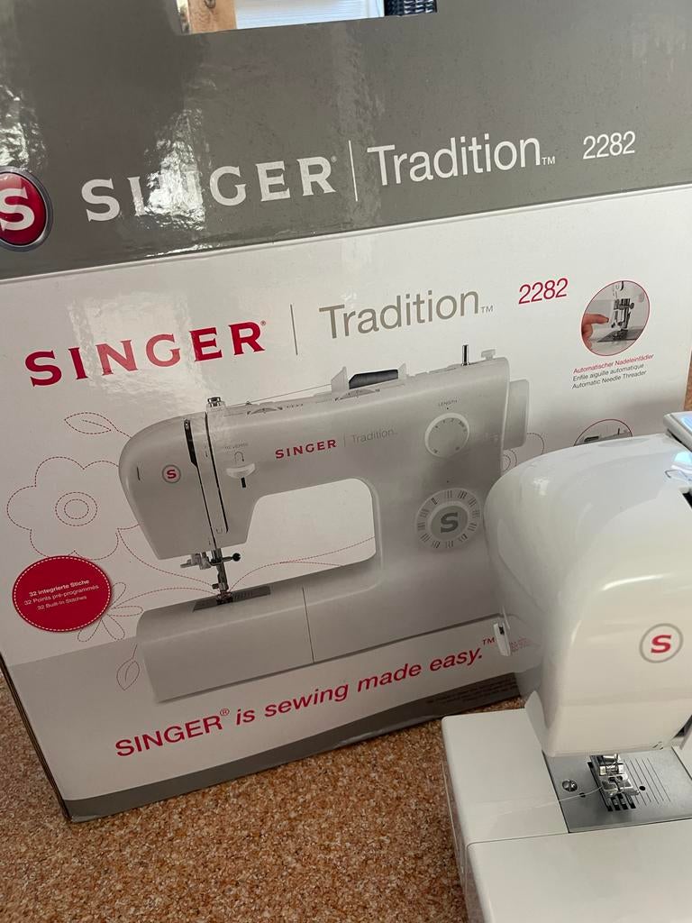 Singer Tradition 2282 Naaimachine - Zo goed als nieuw, Hobby en Vrije tijd, Naaimachines en Toebehoren, Ophalen of Verzenden, Zo goed als nieuw