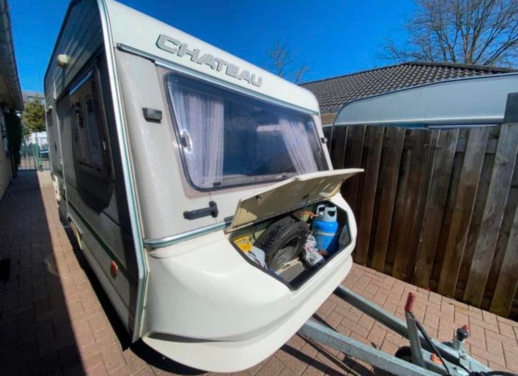 Chateau Chiara Caravan -met voor tent, Chateau, Omvormbare zithoek, Particulier, 4 tot 5 meter