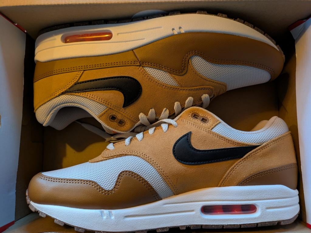 Nike Air Max 1 Essential Bruin/Wit - Maat 45, Kleding | Heren, Schoenen, Nieuw, Sneakers of Gympen, Bruin, Ophalen of Verzenden