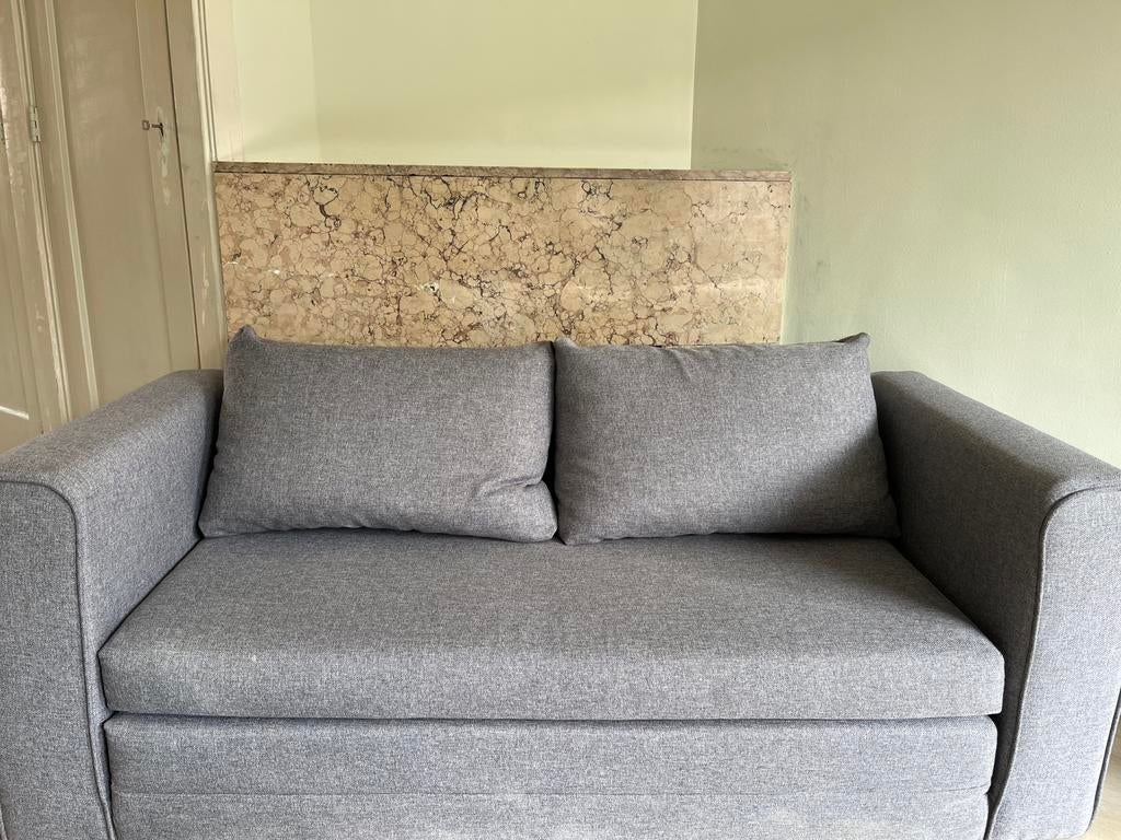 Comfortabele kleine slaapbank grijs, Ophalen, Tweepersoons, 140 cm, Zo goed als nieuw